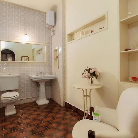 Villino San Remigio 4 Bedrooms 9 Pax Villa
